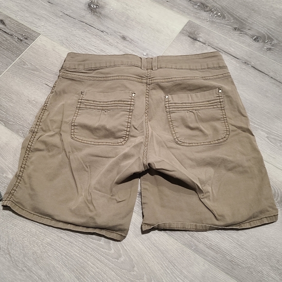 Ricki's shorts - Picture 2 of 4